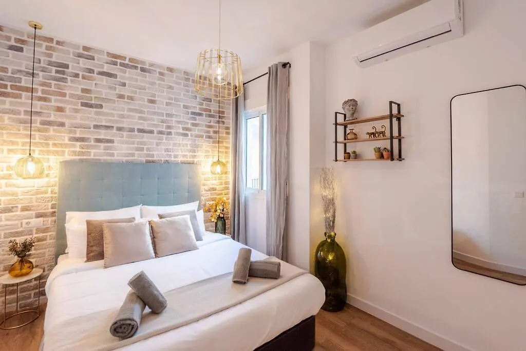 Апартаменты Penthouse With Private Jacuzzi & Rooftop - Center By Rems Малага