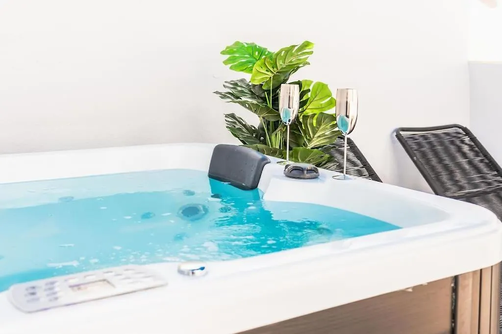 Penthouse With Private Jacuzzi & Rooftop - Center By Rems Apartment Malaga